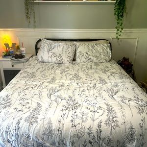 Beautiful NEW bedding